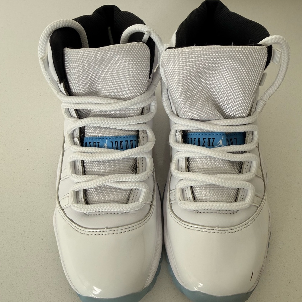 Aid Jordan Retro 11 Youth White and Blue Sneakers - Size 5 - Picture 7 of 10